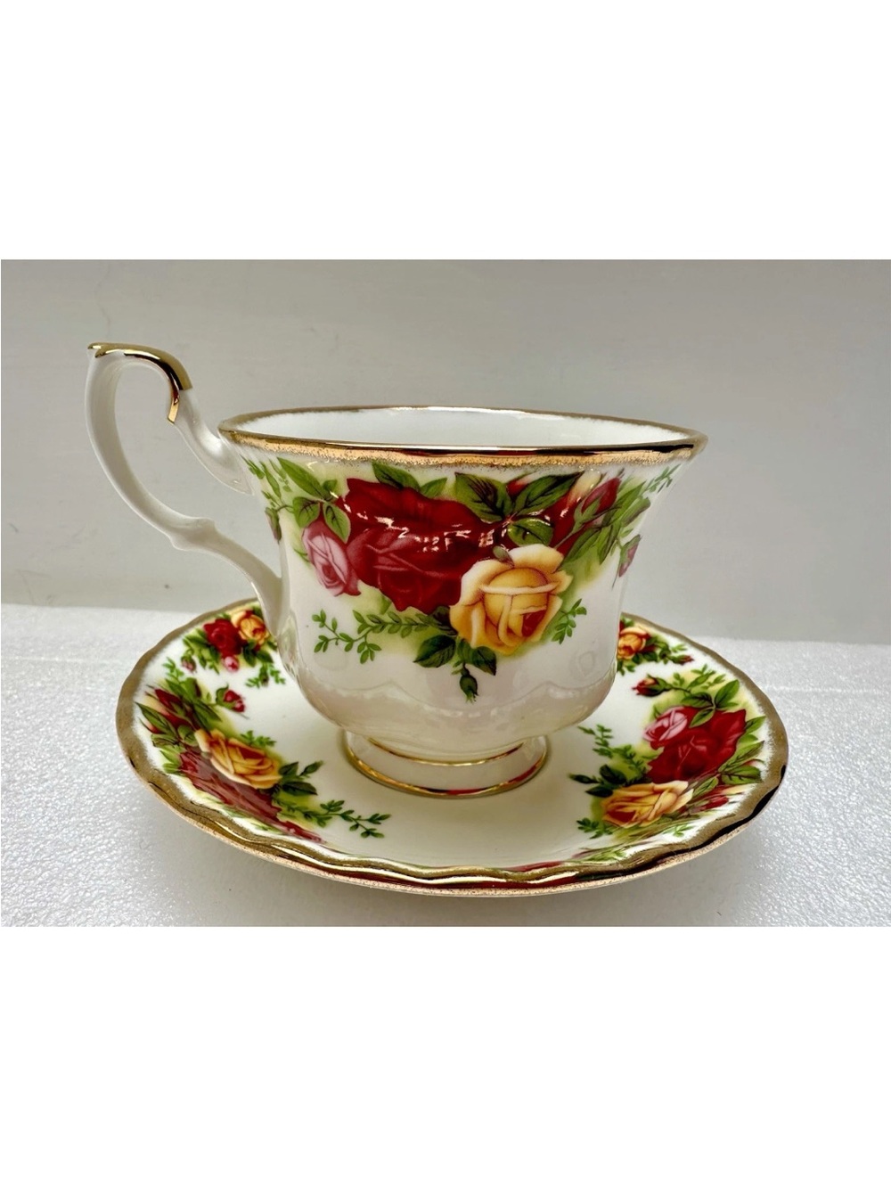 Royal Albert "Old Country Roses" Bone China Tea Cup & Saucer